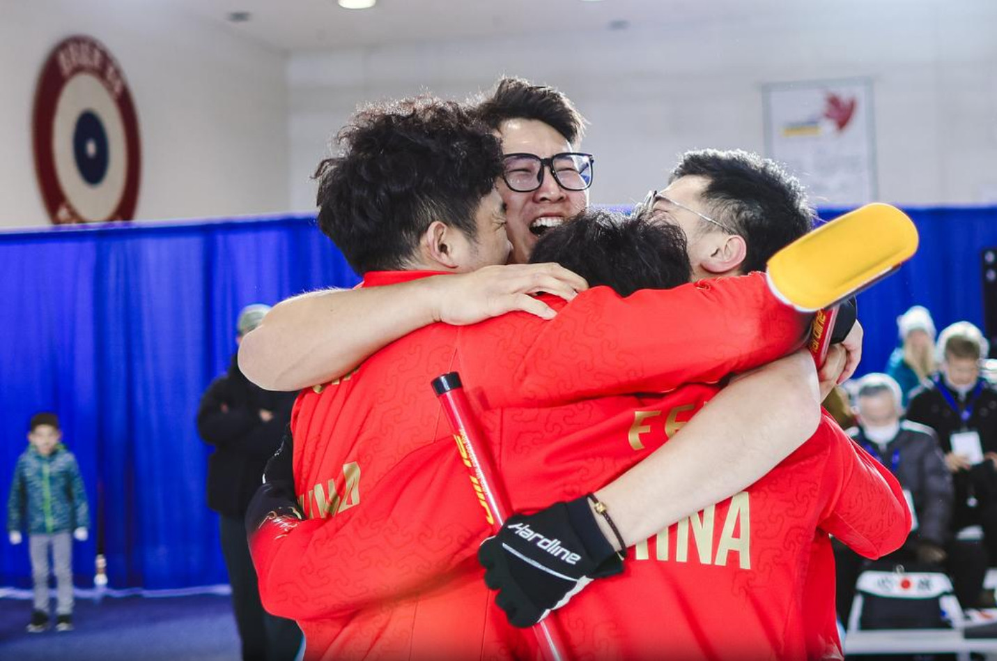 中国冰壶起步要晚于日本韩国，日本为了备战长野冬奥，在九十年代就开始有日本冰壶队参