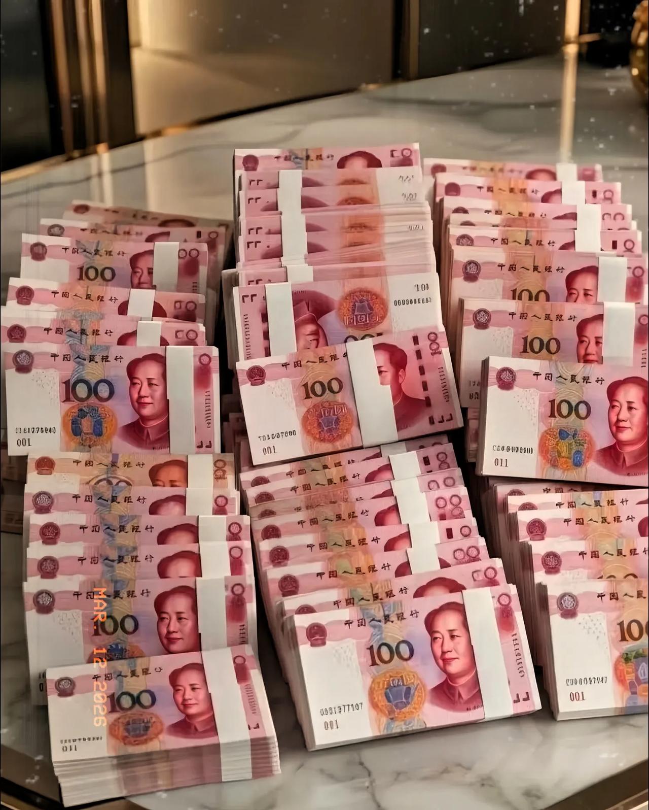 真心劝大家一句：手里要是有几十万闲钱，真别盲目跟风炒股、买黄金。这阵子金