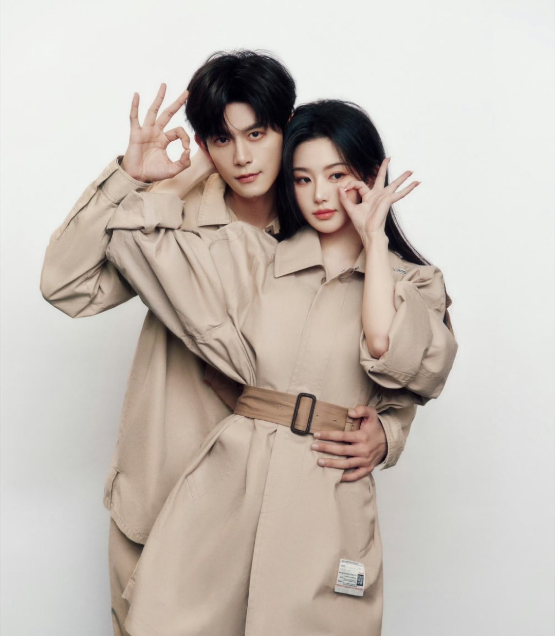 孔雪儿第一次跟邓凯合作，在采访中说了句大实话：邓凯根本不是大家电视里看到的那样子