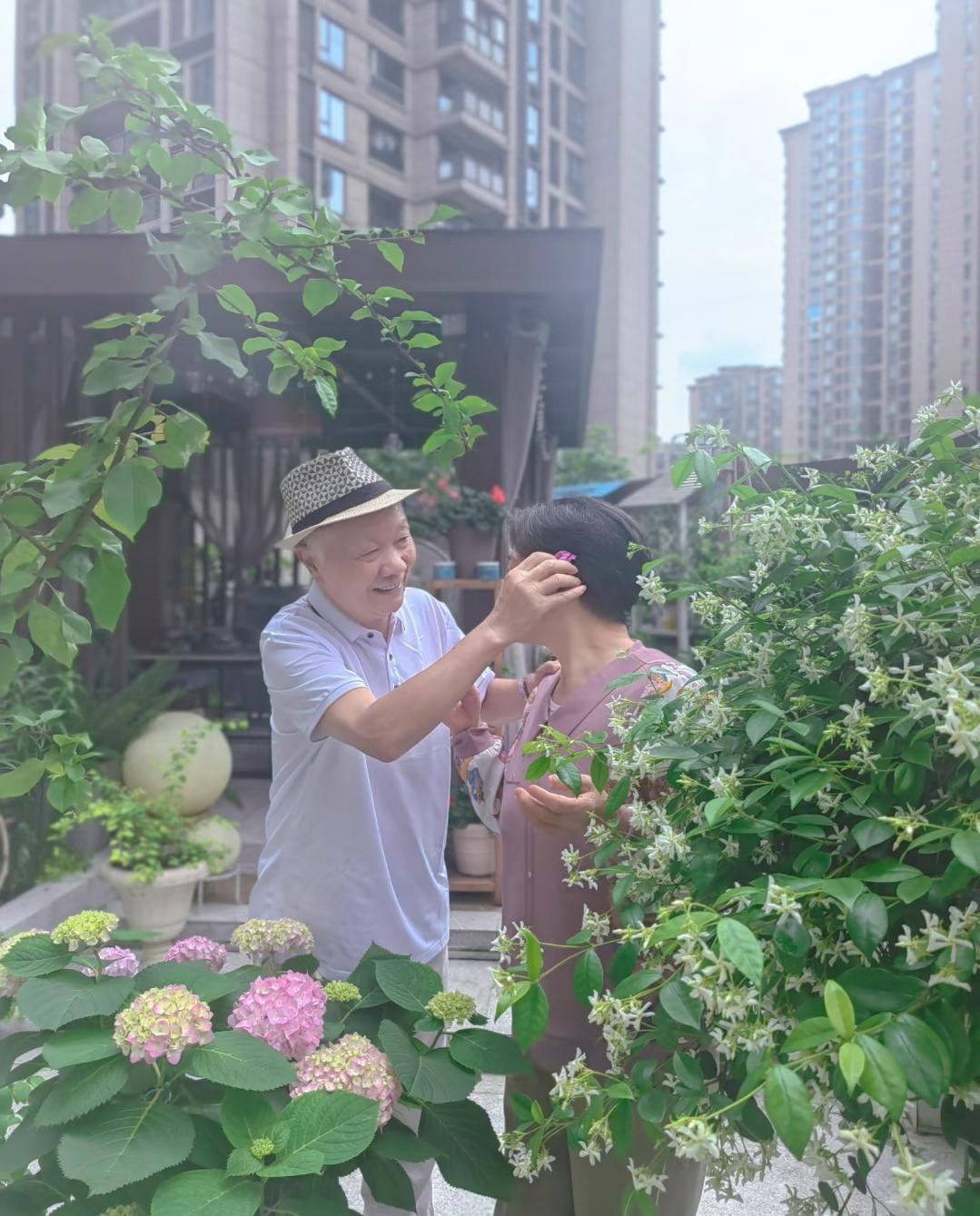 告诉大家一个小秘密，父母这辈子最好的风水，从来不是存多少退休金、身体多硬朗，而是