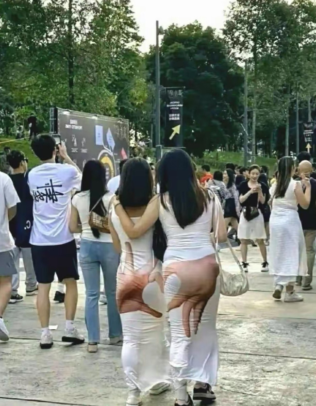 这裙子设计得，回头率太高了吧?