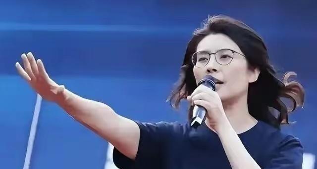 四问郑丽文：一问：郑成功收复台湾时，征求台湾当地人的意见了吗？二问：康熙收复台湾