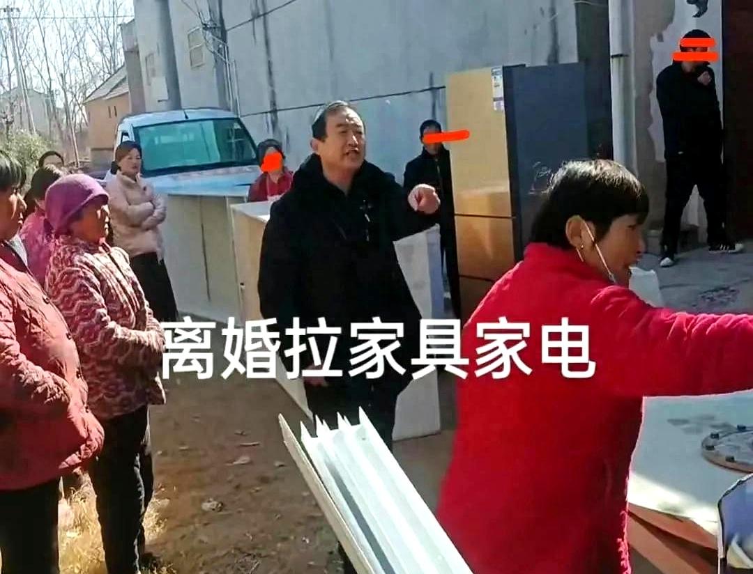 你说这婚都离了，婆家还逼人净身出户、连枕头都不让带走，这事儿搁谁身上能忍？安徽