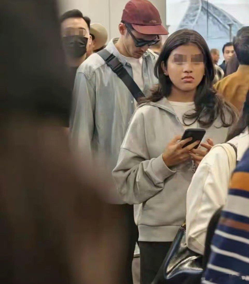 阮经天恋情，近期被曝赴韩国探望小21岁的华裔富商千金女友