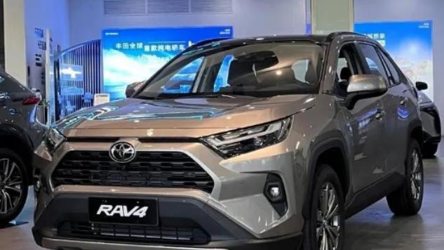 2025款丰田RAV4登场, 这车要是早个几年出, 市场不得炸了?