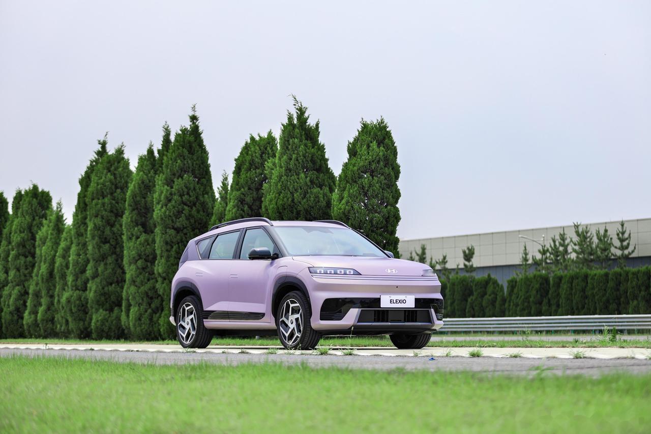 这就是现实呀!油车1年油费﹣10000元,电车1年电费﹣-1500元,电车