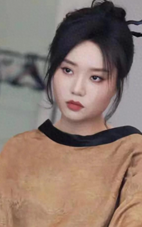 李雪琴瘦30斤后的hi6古风造型美翻，穿搭秘籍大揭秘