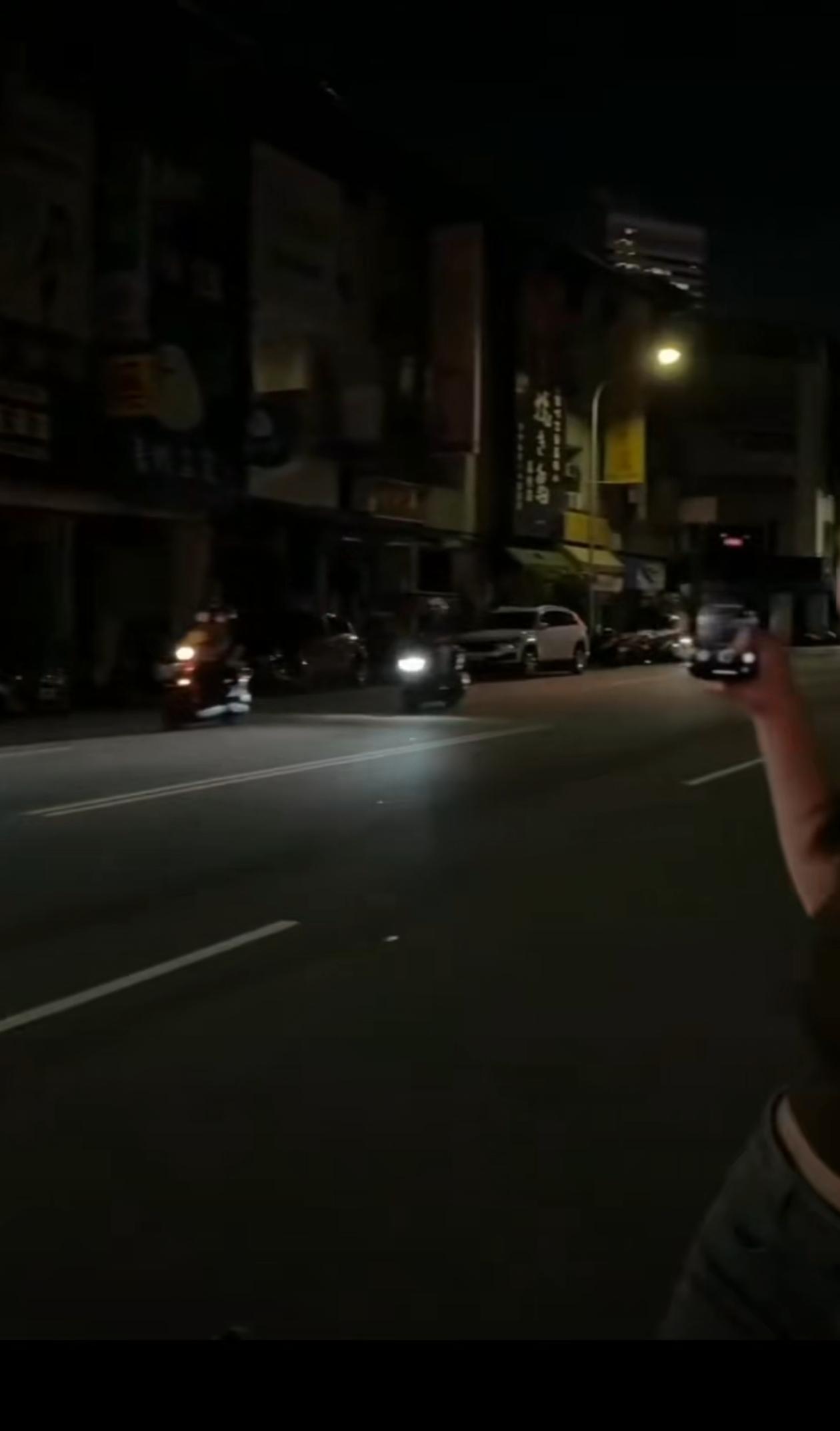 演习刚开始，岛内就停电了。看来于北辰将军的战术被安排上了，只要你们一登岛，我们就