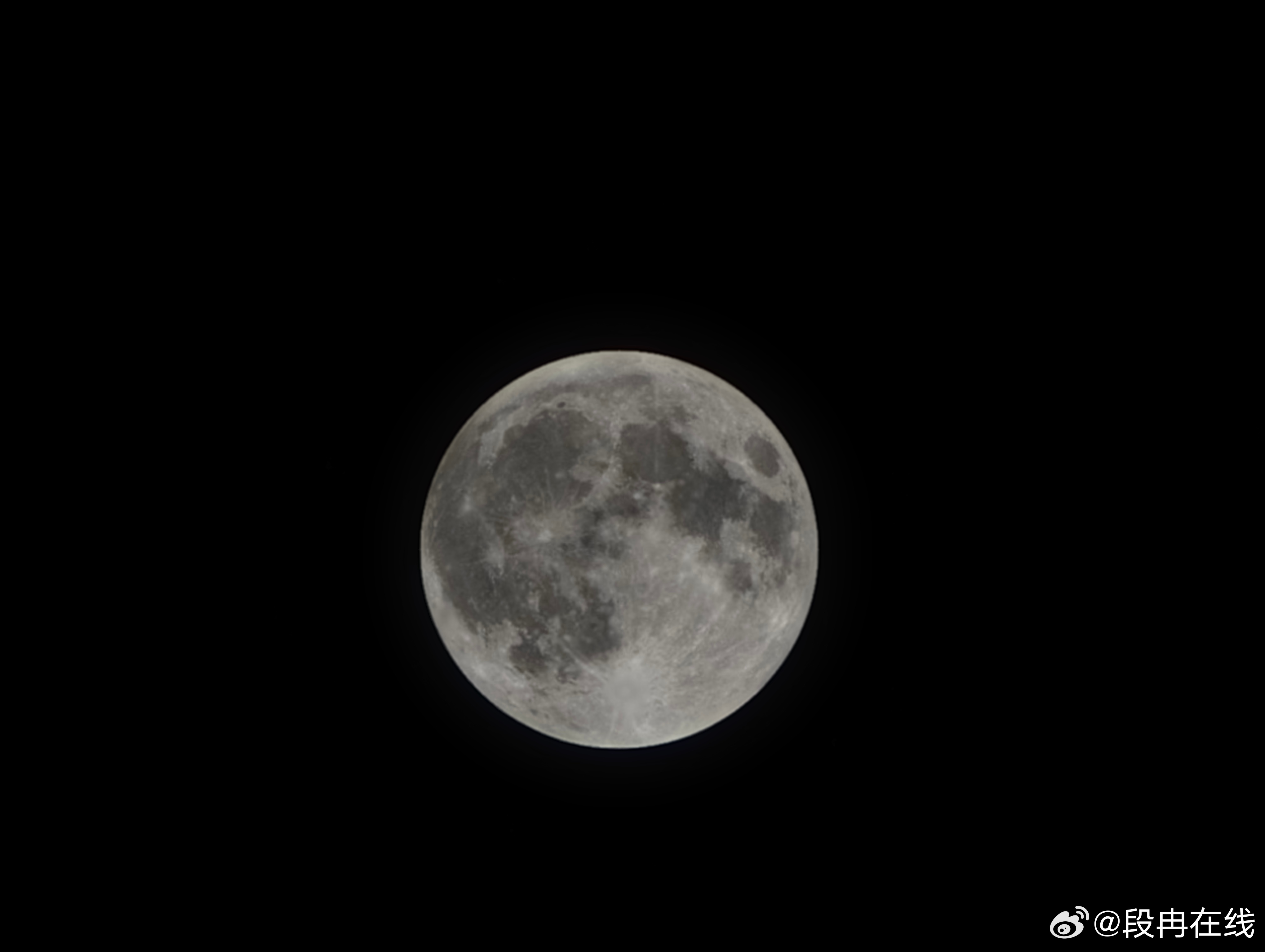 时隔近3年再迎红月亮等等红月亮​​​