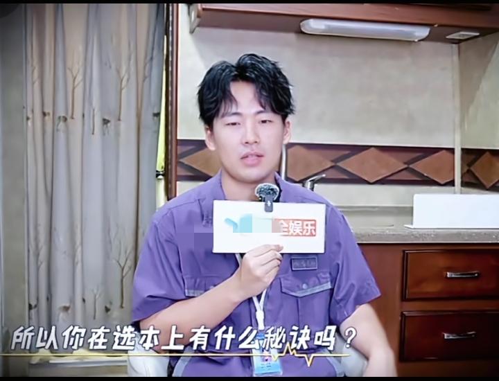 哈哈，有记者问郭麒麟选好剧本的秘诀时？郭麒麟回答说首先自己是真的对剧本爱不释手的