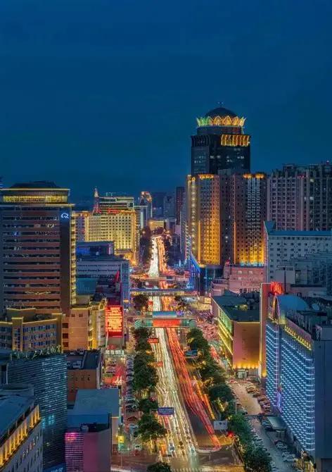 2015年10月，呼和浩特房价均价6132元；2016年10月，呼和浩特房价均