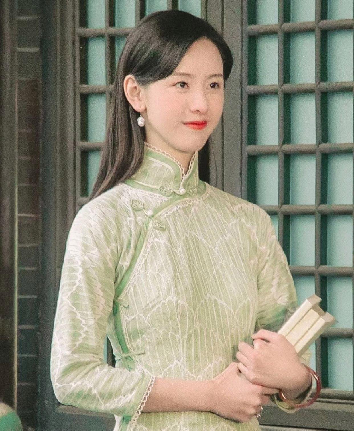 1917年，40岁军阀王德庆病逝。临终前，他偷偷留给17岁小妾30万大洋，嘱咐小