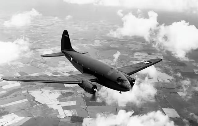 那段被迷雾笼罩的黎明：一个国民党飞行员的生死抉择1949年2月20日凌晨，国