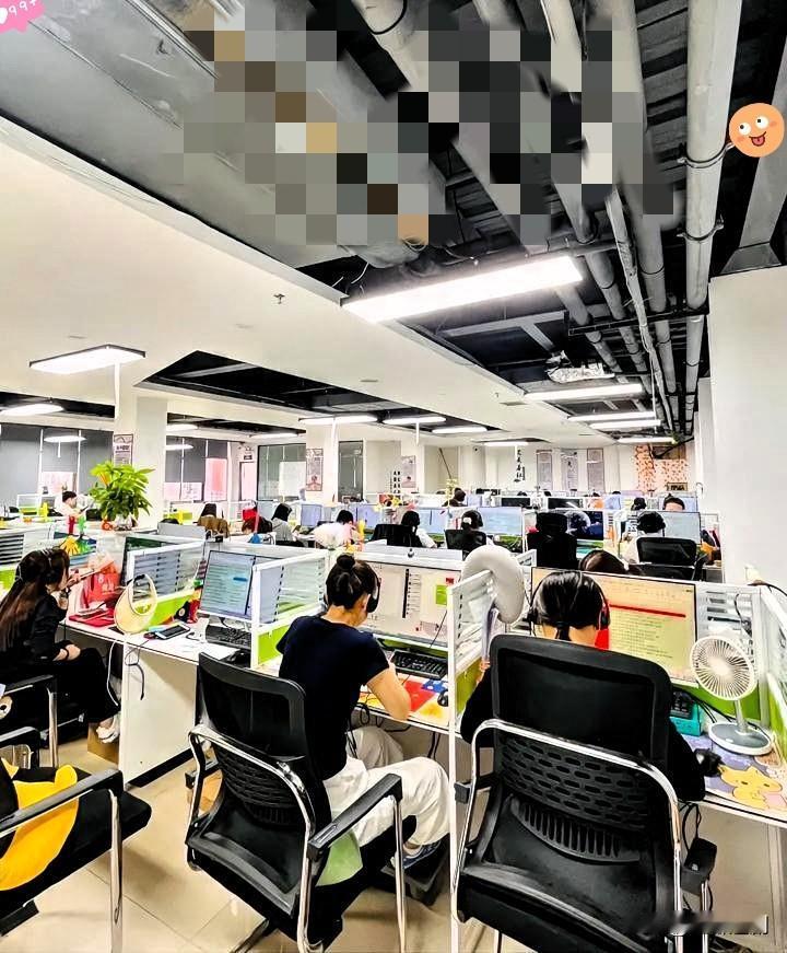 永远别笑那些比你更勇敢的人。单位新来的00后，感冒发烧请假被拒，直接打120把自