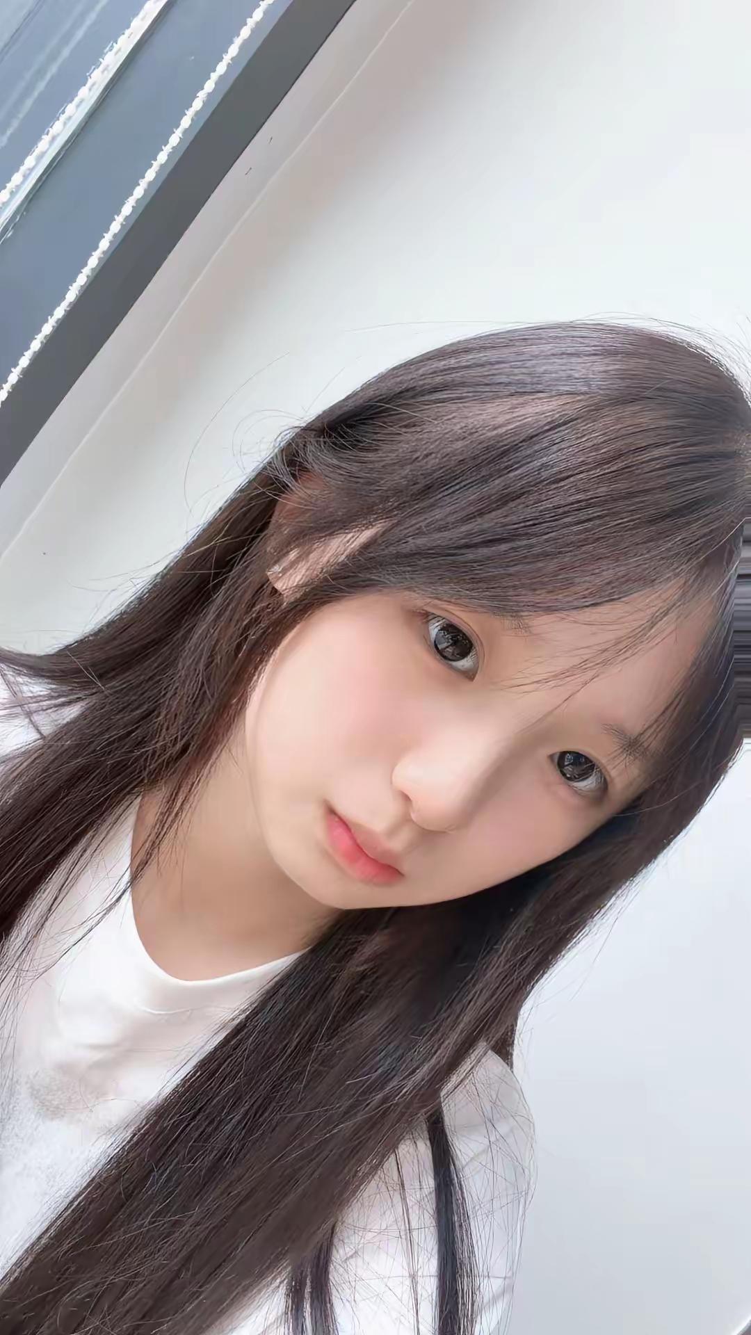 长发飘飘，似水年华。长发的温柔意境