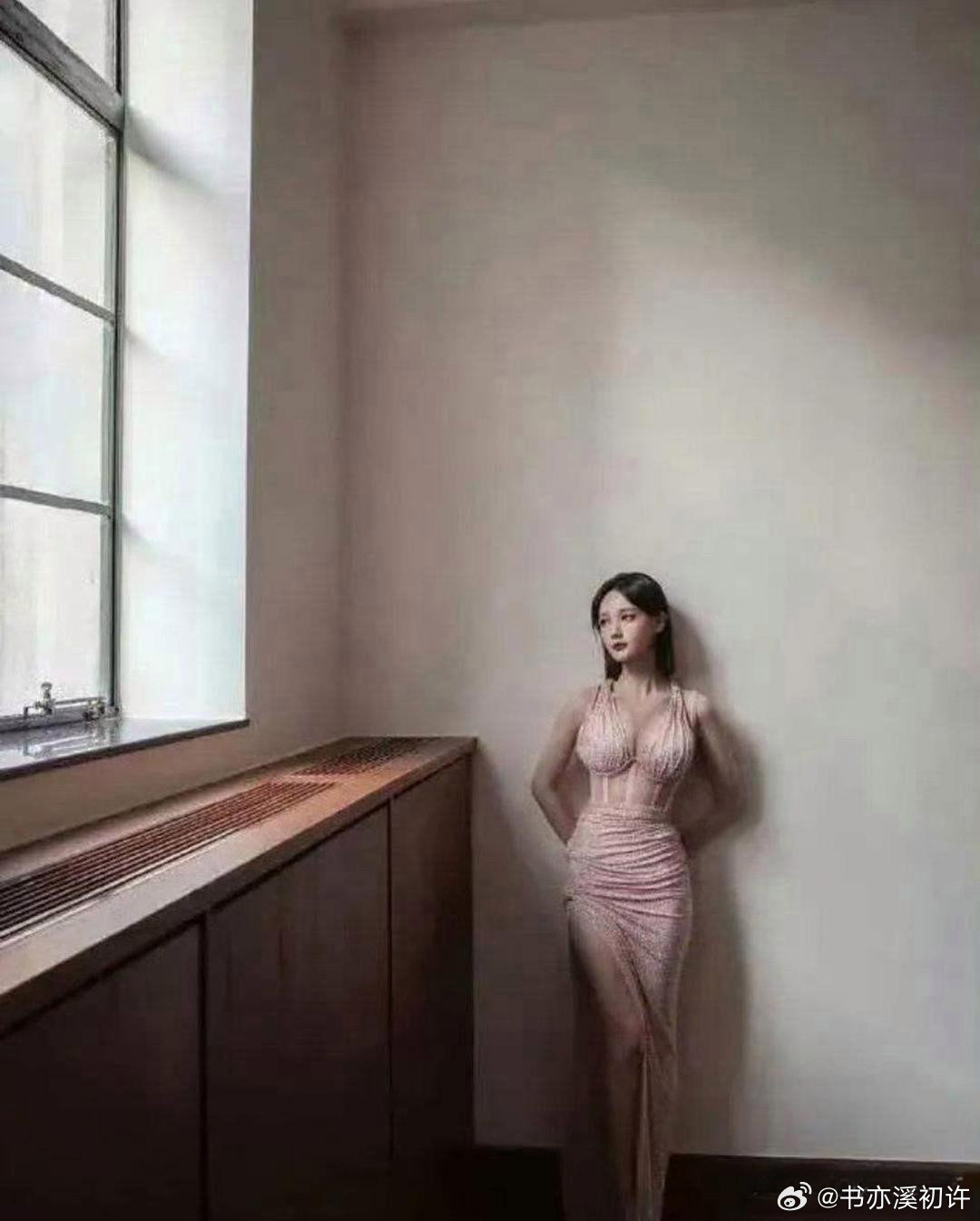 李一桐，真是让人不敢相信的身材！​​​
