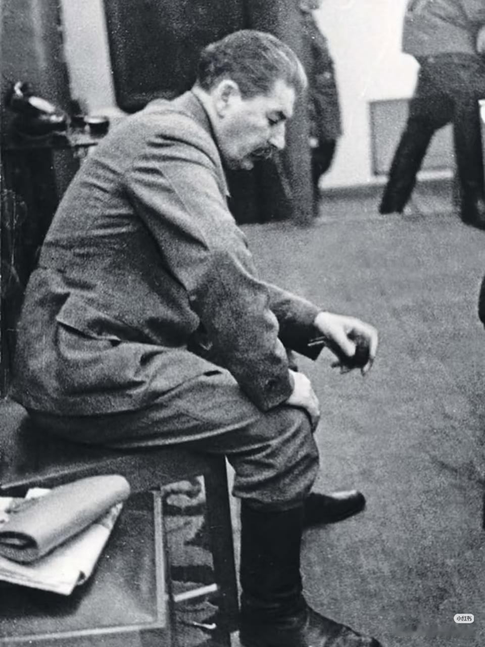 斯大林晚年基本上白天睡觉，夜间工作，1945年之后，所有会议都安排在深夜。部长们