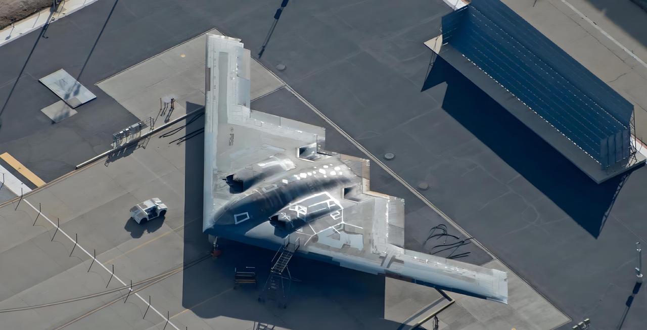 美国B-2轰炸机是中国克星？说白了，现在全球最顶尖的轰炸机，一个是俄罗斯的“白天