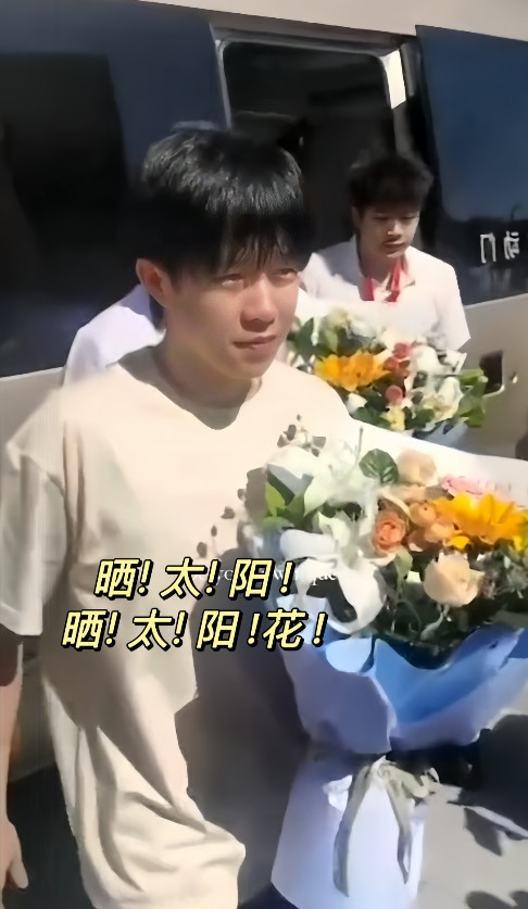 你们这样“刺激”大头真的好吗[笑着哭]赛场上赢不了头哥，场下就开始“花式炫耀”是