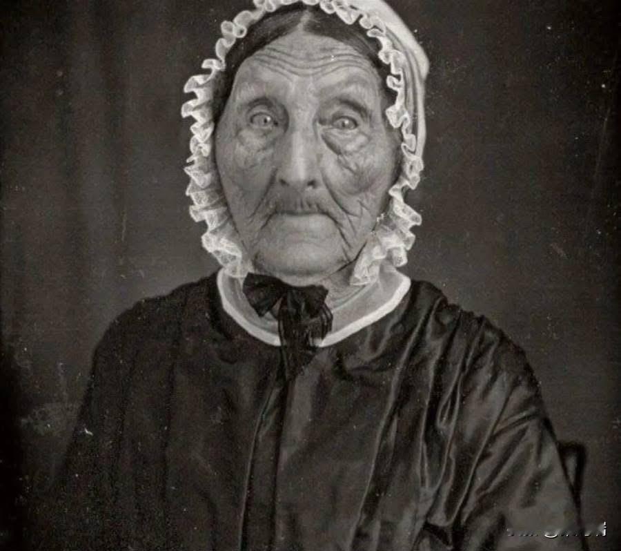 历史上生孩子最多的女人是一名叫瓦伦蒂娜·瓦西里耶娃的俄罗斯妇女，生于1707年，