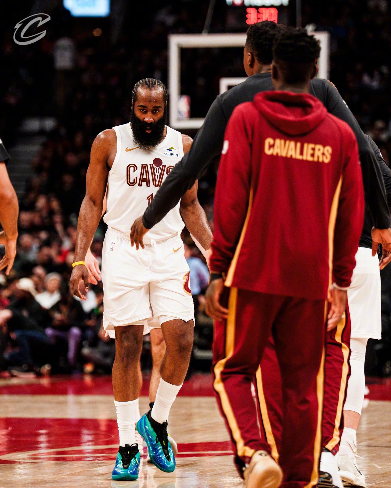 今天这场比赛，球迷就别再嘴硬说什么“放”不放的了……输就输了，今天确实是猛龙打