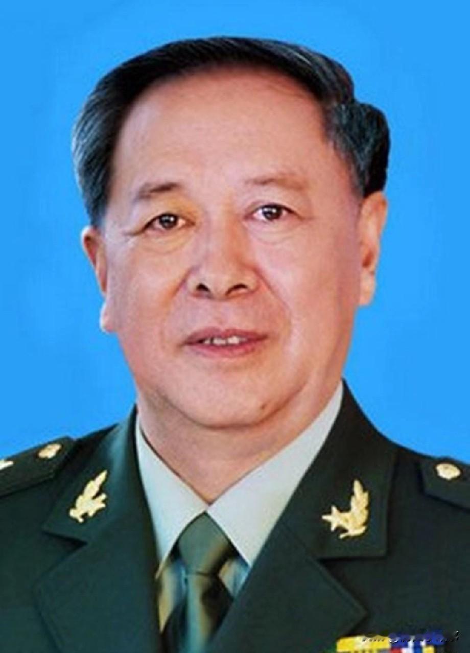 陈炳德，男，1941年7月生，江苏南通人，1962年3月加入中国共产党，1958