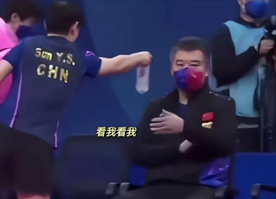 因为莎莎的高标准，教练一个个都学会了怎么让柠檬水更好喝。你看莎莎喝完一瓶，赶紧