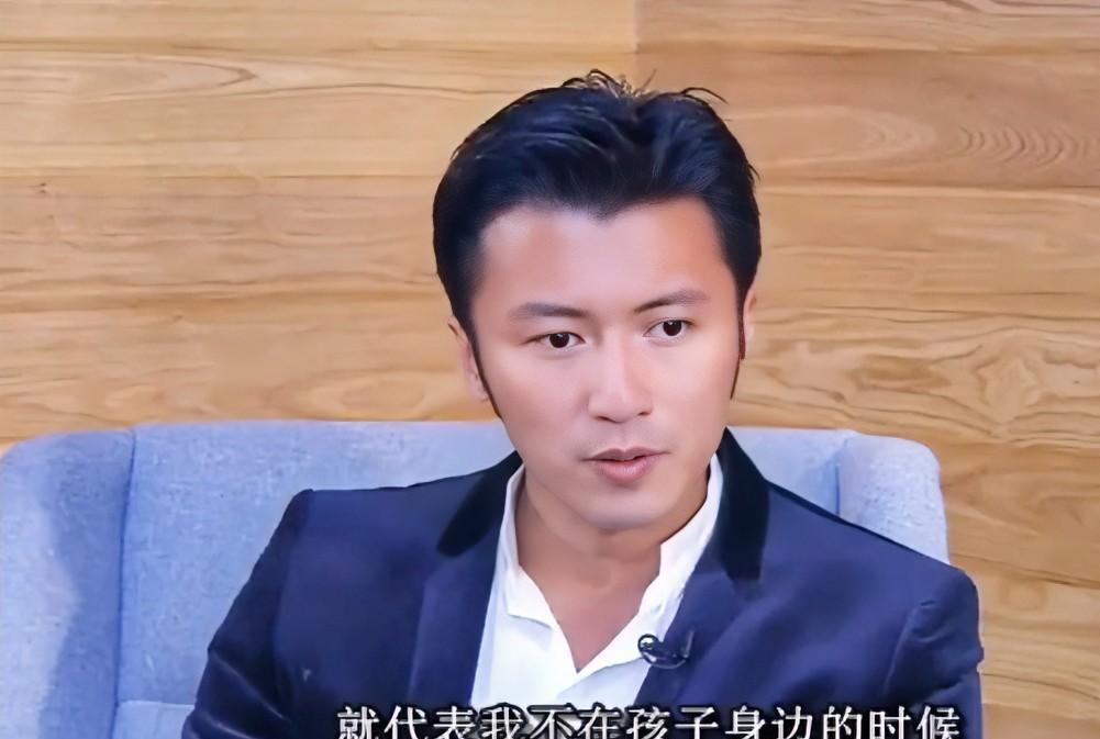演员谢霆锋早期采访中谈到张柏芝说：“和张柏芝离婚以后，我也经常带孩子出门购物，我