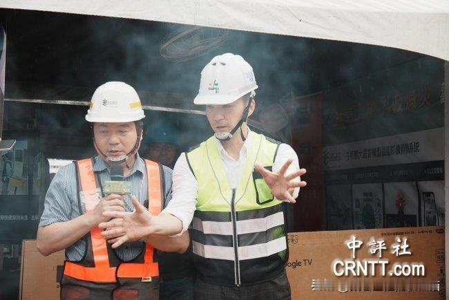 蒋万安专注市政！又见小蒋撸起袖子干实事，从不正眼看沈伯洋耍嘴皮子放空炮～据