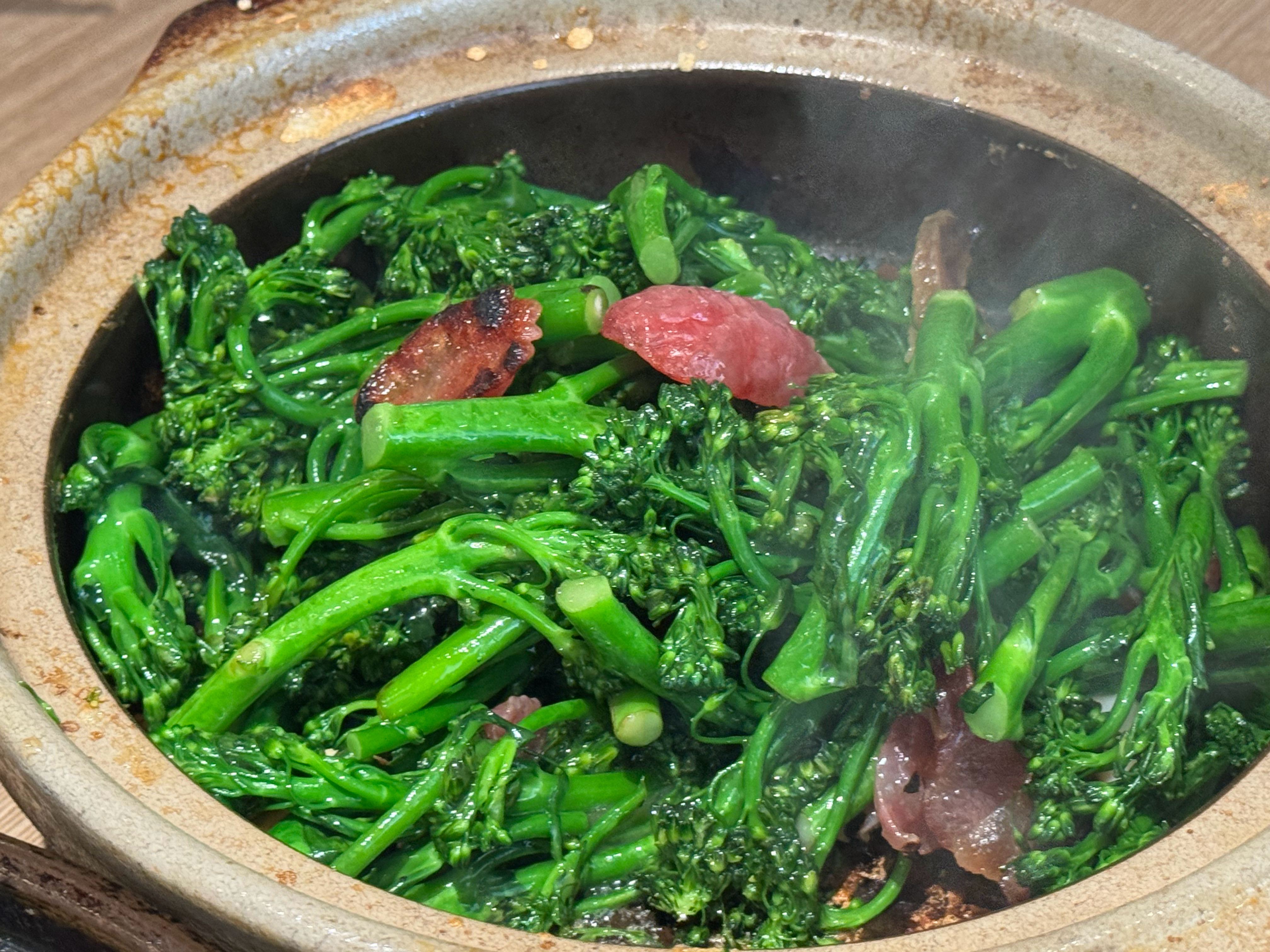 啫啫组，最好吃的还是啫啫生肠和啫啫牛舌，黄鱼也居然脆仙！啫啫花菜很棒李楠说