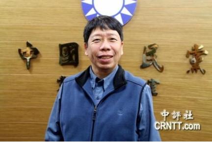 蓝营也在纠结。台湾大学教授丁树范曾经抛出重磅观点：如果大陆硬推“一国两制”，国民