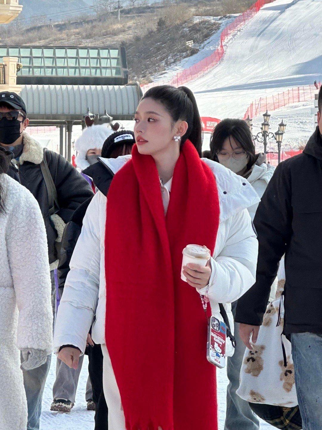 林允好完美的一颗头，大光明也好看的上一个人是洪小铃