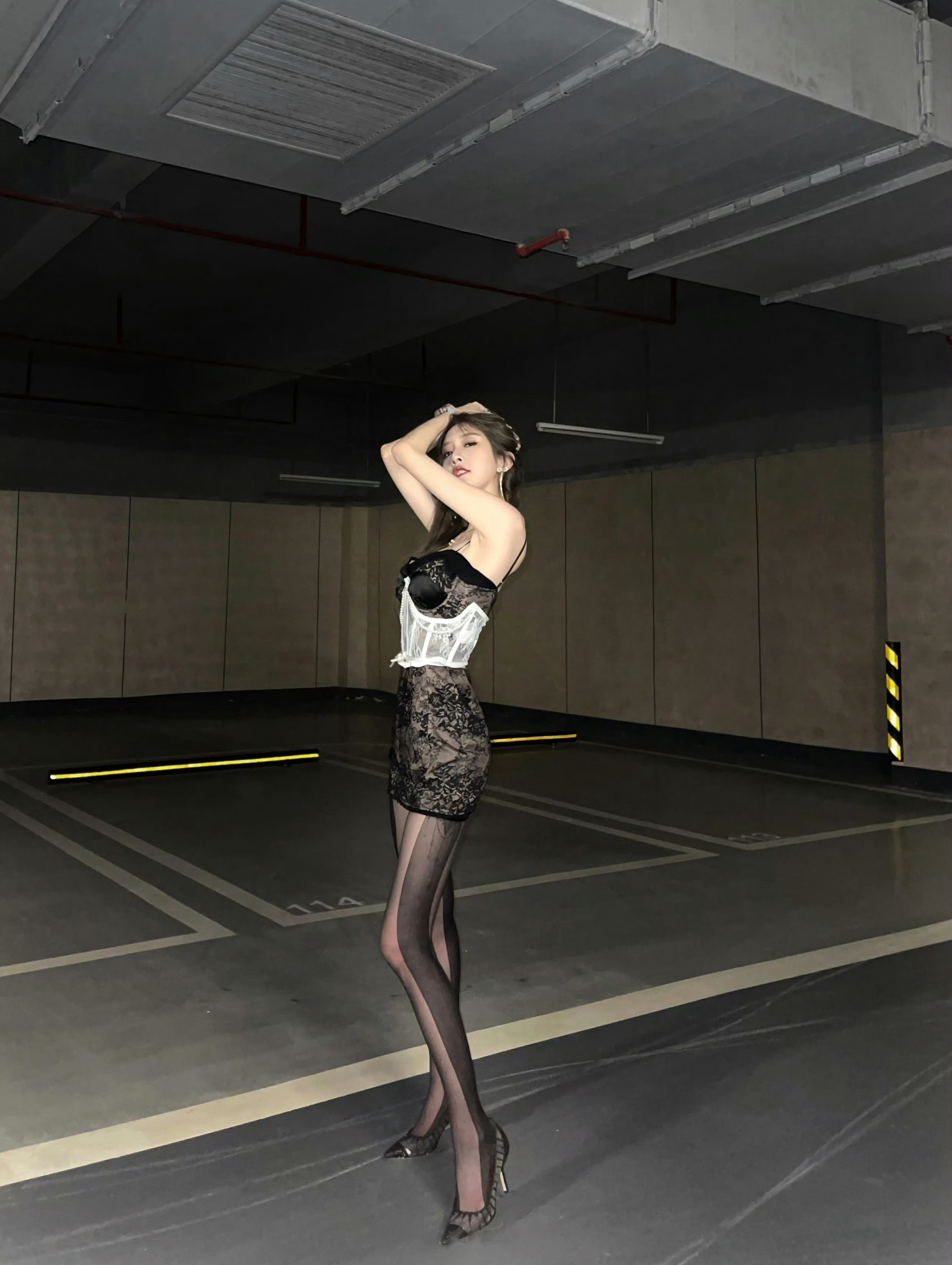 卓仕琳x御姐风吊带裙·地下车库大片