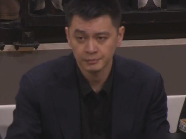 杨鸣下课哪是因为四连败啊，核心原因就是他把一个好苗子死死按在板凳上——李虎翼这小