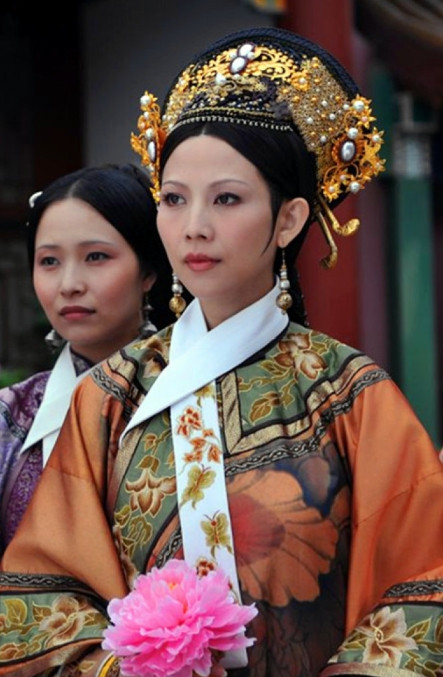 2010年，《甄嬛传》开拍，蔡少芬当时怀孕3个月，有一场坐轿子的戏份时，蔡少芬说