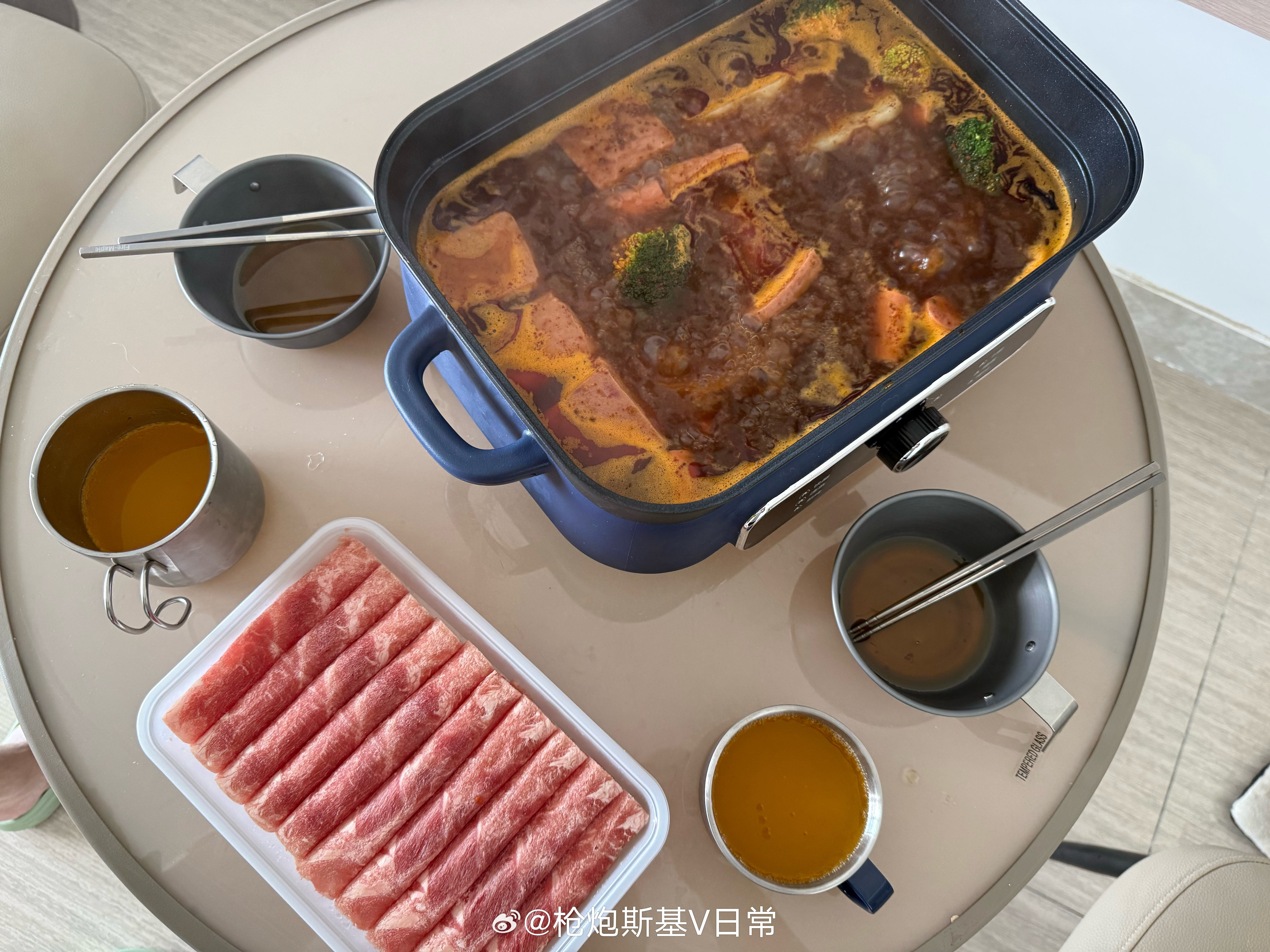 成都人走哪里都不能少一顿火锅啊，真舒服。。成都火锅