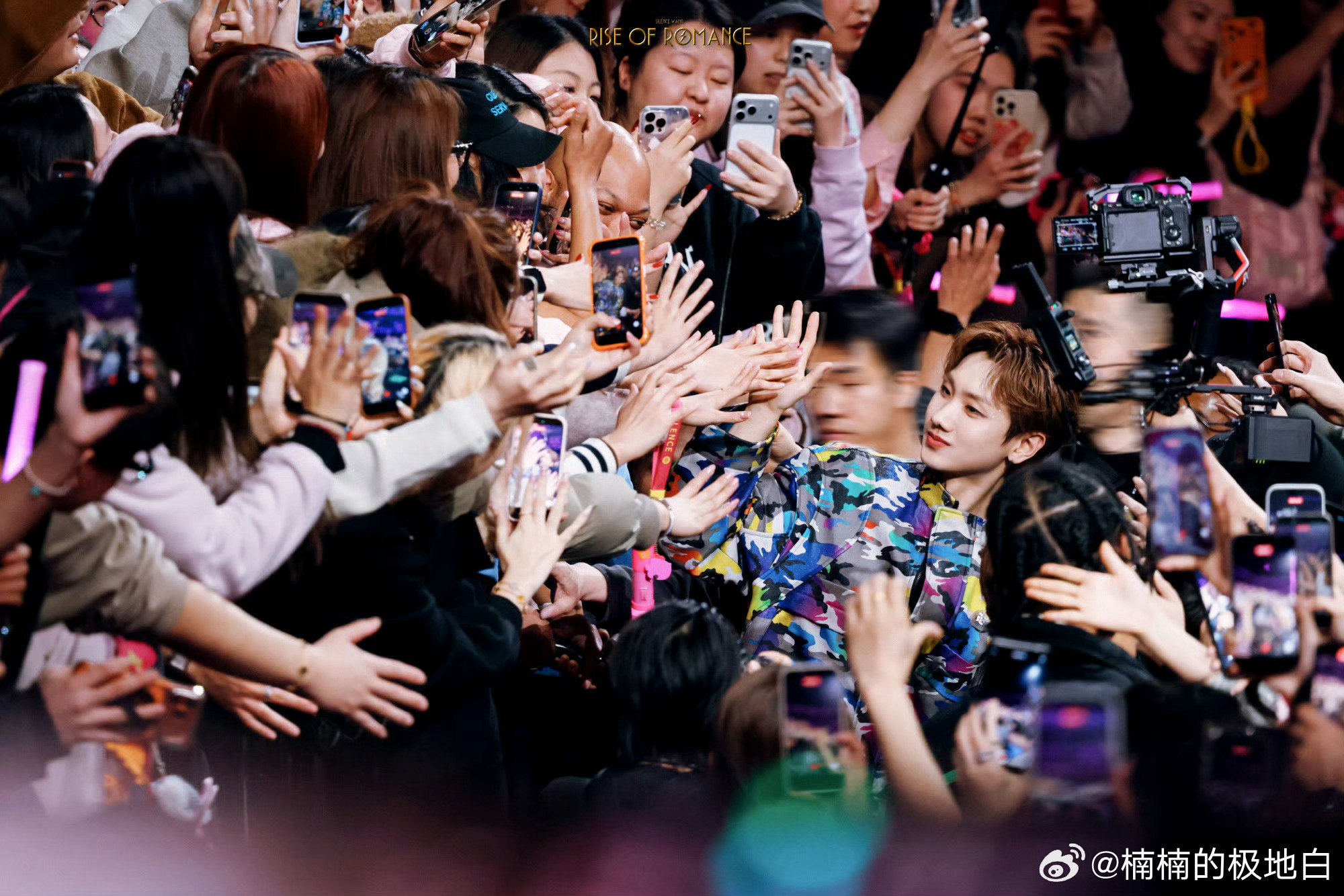 汪苏泷明日世界汪苏泷新专辑明日世界汪苏泷的音乐世界观太绝，新专以爱为救赎，毁灭