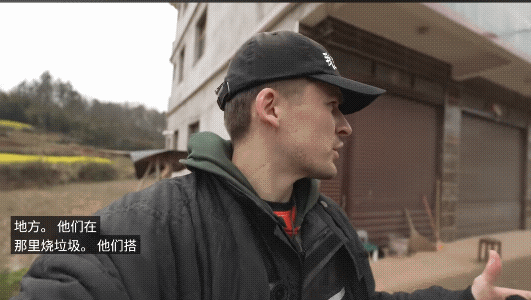 俩老外骑行中国，饿疯了闯进一户人家要吃饭，碰上人家办白事。本来骑自行车环游中国