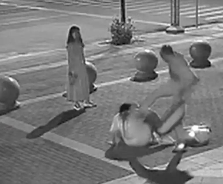 男子当街见义勇为却被起诉还获刑，这以后谁还敢多管闲事？这事发生在山东聊城，24
