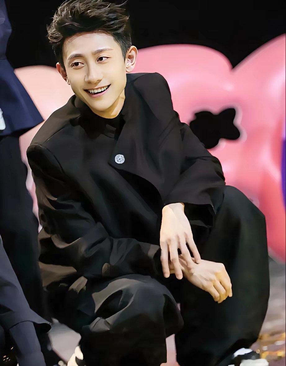 这个世界上我最想不通的人就是张一山了你说他刚33岁，拍过戏、演过话剧，怎么就能被