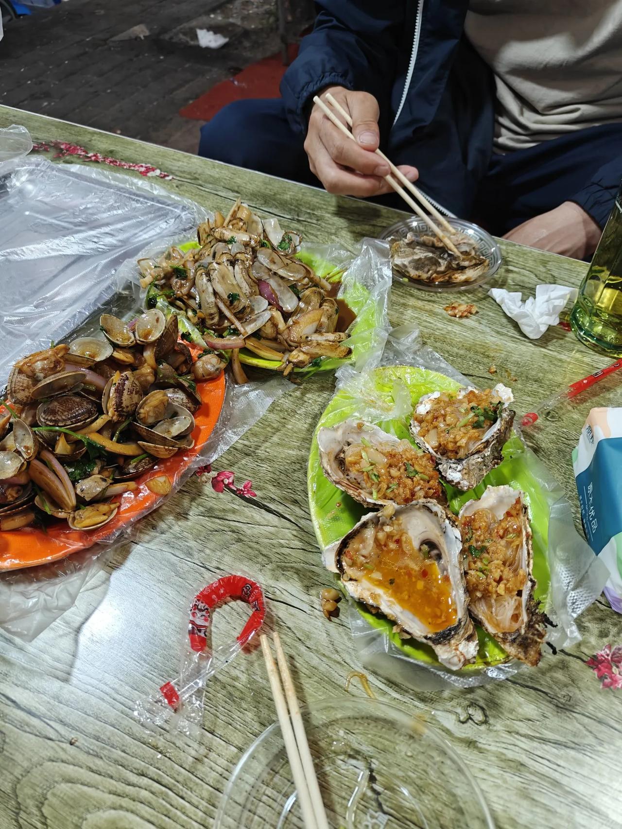 我该怎么做？刚才后老头说跟我说了一句话。我竖着耳朵等他的下文。但是等了半