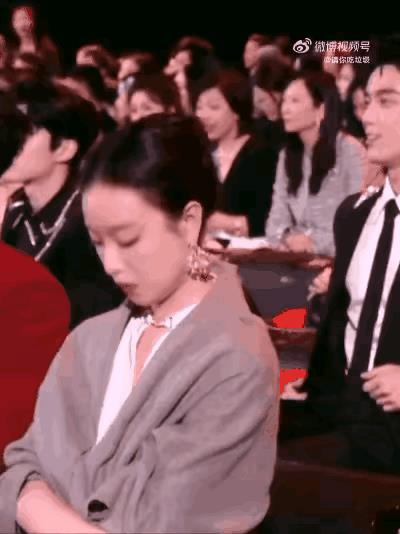 现在的小演员真有意思！演了俩角色、出了几部作品，就把自己当大腕儿了，端着“资深