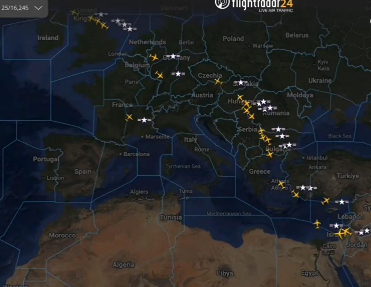 看看美军的C-17，这是给以色列送去了多少装备。白天黑夜不停地飞。估计是