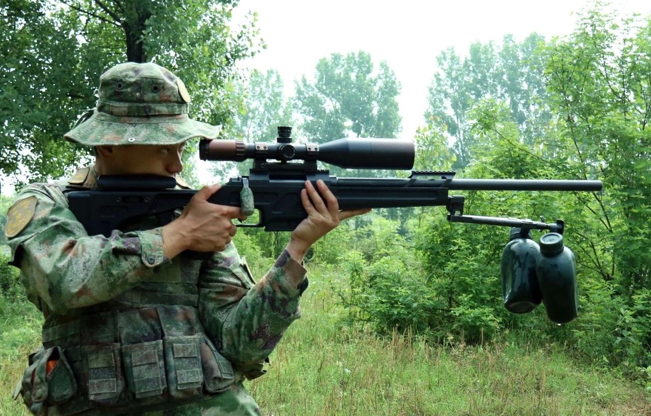 我大陆军步兵射击训练的传统，枪口吊砖块，以提高射手的持枪稳定性。很多人说这种方法