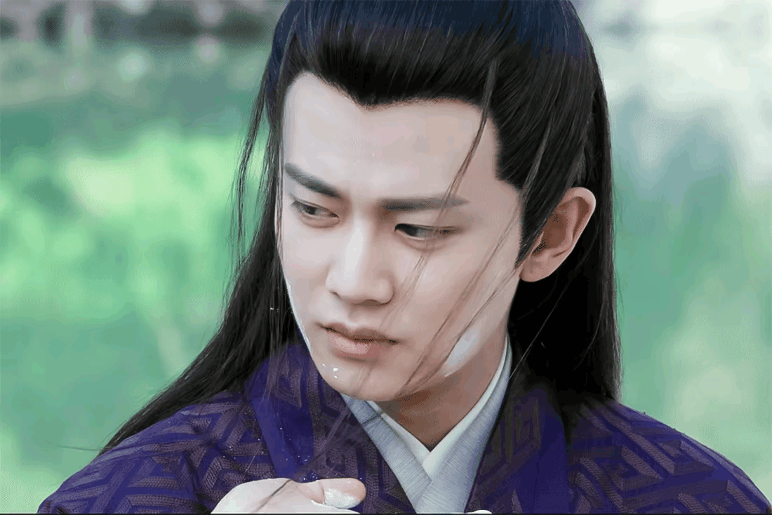 任嘉伦尚未爆火之时，状态堪称绝佳脸庞带着盈盈肉感满满的都是胶原蛋白一眼望