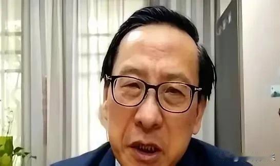 “中国有能力摧毁美国”一出口，美媒镜头立刻切到艾布拉姆斯那张拉长的脸，直播间弹幕