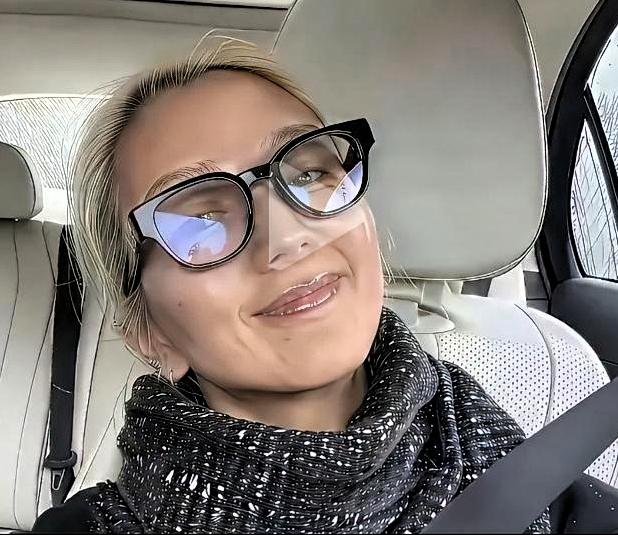 大家都同情何洁养4娃压力大？知道她娃上国际学校、月花6位数后，我拳头硬了！她说