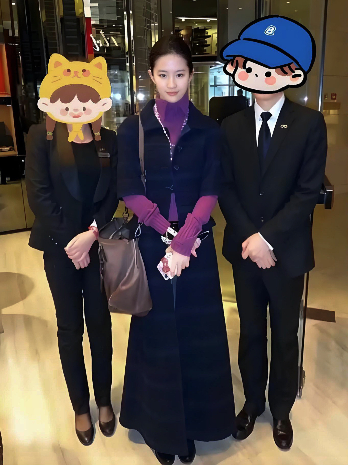 刘亦菲全世界和路人合照最多的明星