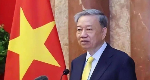 柬埔寨签下“卖身契”？美国关税刀架脖子，洪玛奈低头了！ 7月4日，曾被美国以