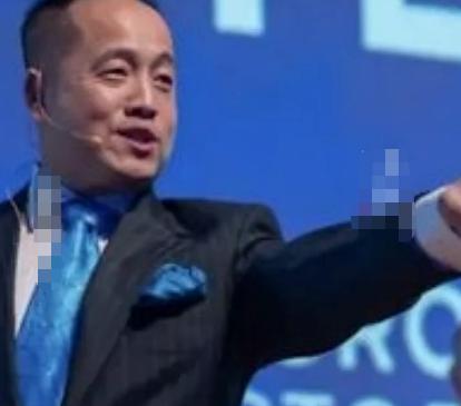 不知这个华裔叶俊德投资加密货币，反正他全裸跳楼29岁同室女友毫不知情！根据公
